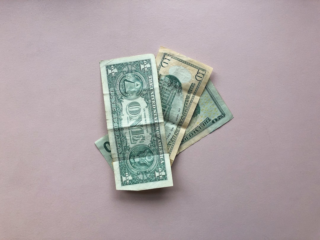 Сравнение методов заработка на блогах и видеоканалах: что выгоднее в 2025 году